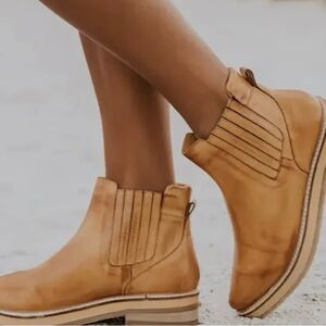 ROOLEE Prince Booties, Size 7, Smooth Tan Leather, EUC